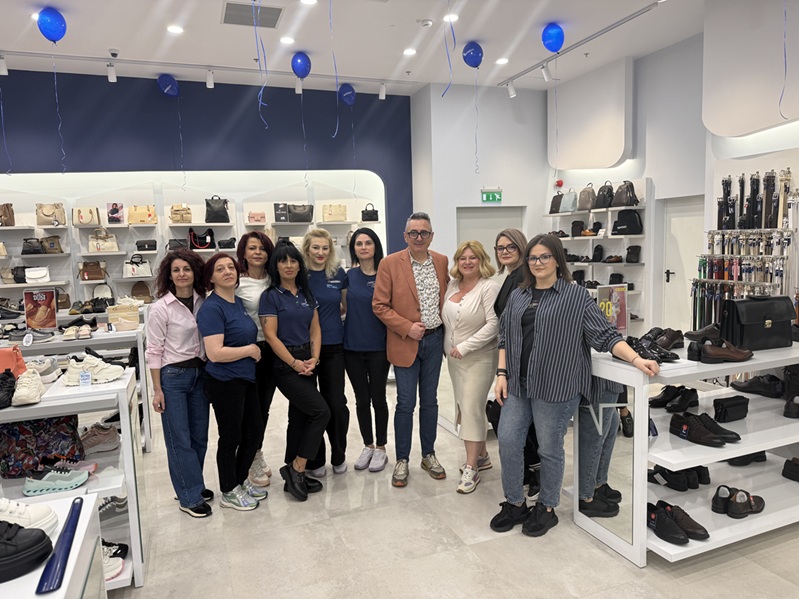 Enzo Bertini deschide al 10-lea magazin în extinderea Arena Mall Bacău, iar Benvenuti se relochează într-un spațiu mai mare 2 Echipa Benvenuti Arena Mall Bacau